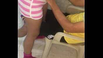 Mujer se masturba en la iglesia