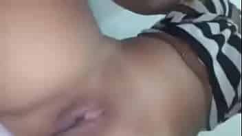 Hijastro espiando a su madrastra madura masturbándose