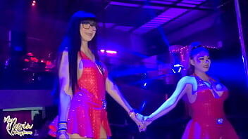 Rico espectáculo en table dance con sexo en vivo y squirte