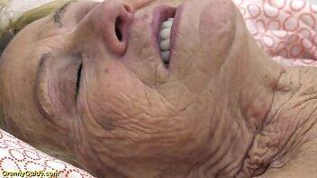 abuela peluda de 90 años necesita una polla joven y fuerte