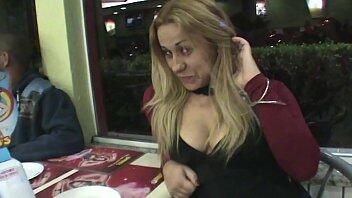 La rubia del culo grande es muy traviesa