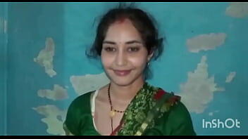 Chica india caliente estaba sola en su casa y llamó a su marido jefe por follar
