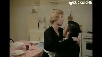 La esposa del cornudo sabe como atender las visitas