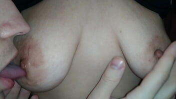 Juego de tetas y pezones con orgasmo real