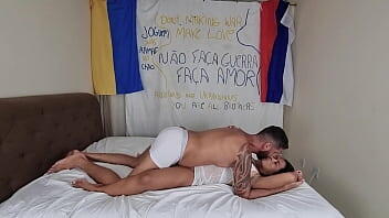 Haga el amor no haga la guerra.