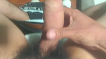 Masturbándome en el baño