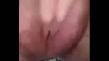 Mexicana jugando con su vagina