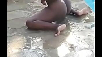 Rec gey twerking frente a muchas personas