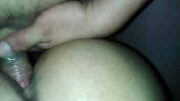 Milf amateur alemana de grandes tetas folla en la cocina y traga semen