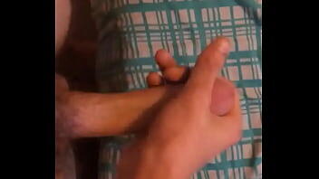 Amateur de 20 años de Gran Bretaña masturbándose después de ver porno gay gratis en #xVideos