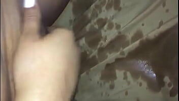 Chibola se pajea y se moja
