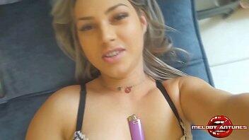 BRASILEÑA DE 18 AÑOS TENIENDO SEXO CON SU MEJOR AMIGA