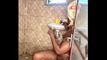 Me drogo solo para follarme
