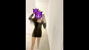 Chica joven y chico grande